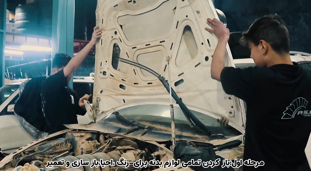 باز کردن تمامی لوازم بدنه برای رنگ، احیا، بازسازی و تعمیر پورشه کاین
