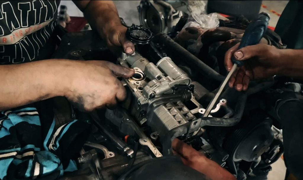 تعویض پمپ روغن پورشه